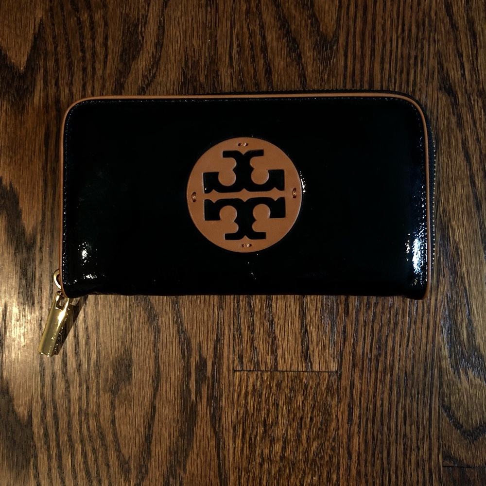 🎉HP🎉Tory Burch Black & Camel Patent Wallet